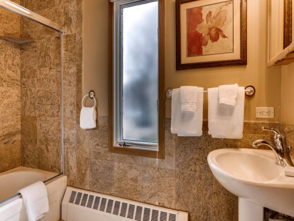 Great Vail Rental One Block From Golden Peak Sleeps 6 Guests