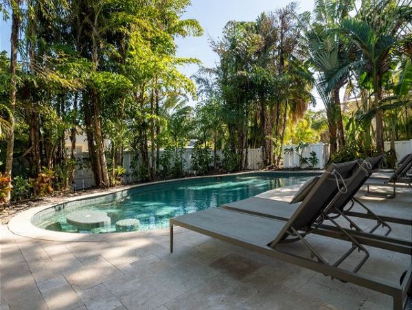 Anna Maria Four Bedroom Beachfront Rental Pool