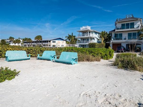 Anna Maria Four Bedroom Beachfront Rental Pool