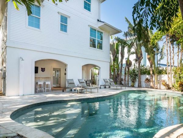 Anna Maria Four Bedroom Beachfront Rental Pool