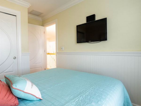 Anna Maria Four Bedroom Beachfront Rental Pool