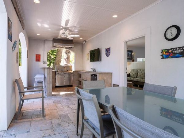 Anna Maria Four Bedroom Beachfront Rental Pool