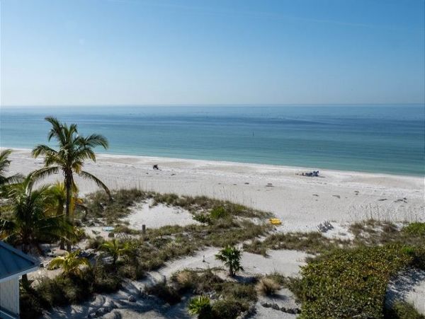 Anna Maria Four Bedroom Beachfront Rental Pool