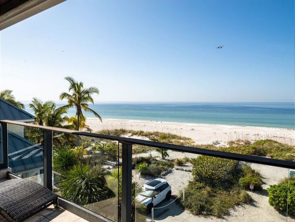 Anna Maria Four Bedroom Beachfront Rental Pool