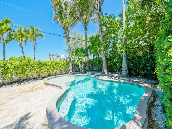 Bradenton Beach Rental Large Heated Pool Beach Across Street