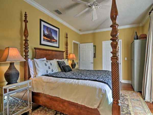 Holmes Beach Rental Only 200ft to Gulf Two Bedroom