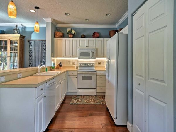 Holmes Beach Rental Only 200ft to Gulf Two Bedroom