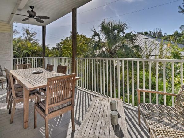 Holmes Beach Rental Only 200ft to Gulf Two Bedroom