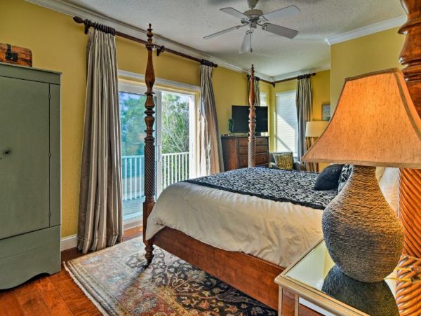 Holmes Beach Rental Only 200ft to Gulf Two Bedroom