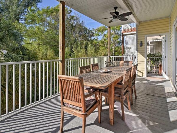 Holmes Beach Rental Only 200ft to Gulf Two Bedroom