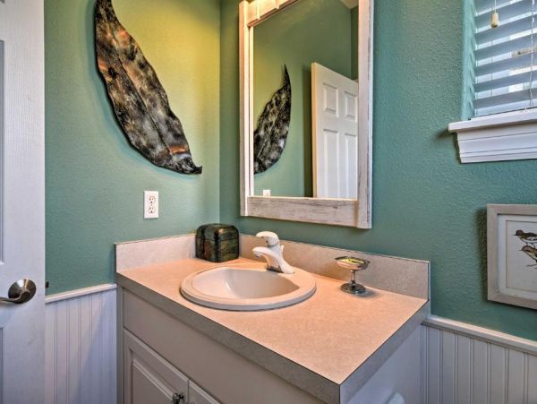 Holmes Beach Rental Only 200ft to Gulf Two Bedroom