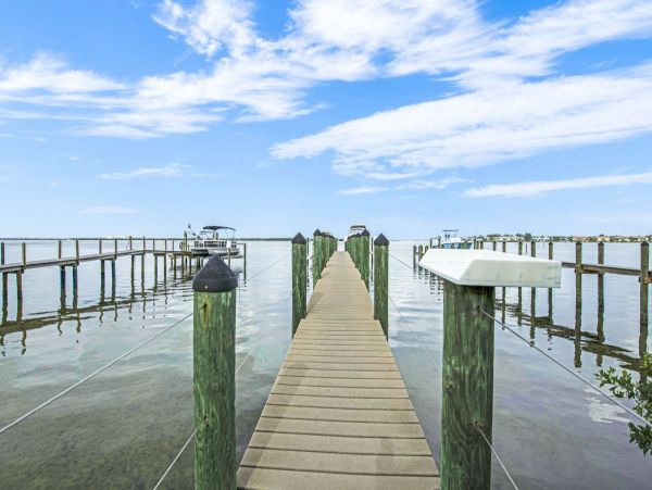 Waterfront Anna Maria Rental Home 3 Minute Walk to Beaches