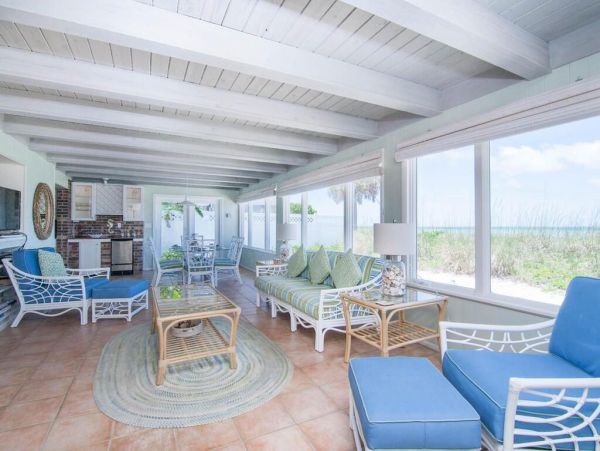 Bay Beachfront  Home Attached Apartment 4 Bedroom Rental