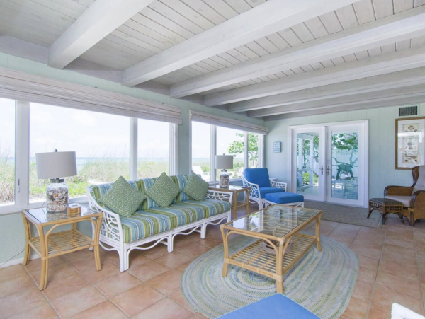 Bay Beachfront  Home Attached Apartment 4 Bedroom Rental
