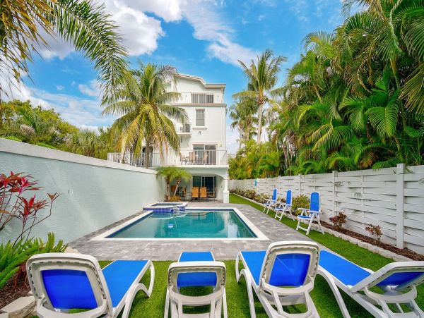 Five Bedroom Town House on Siesta Key with Private Pool