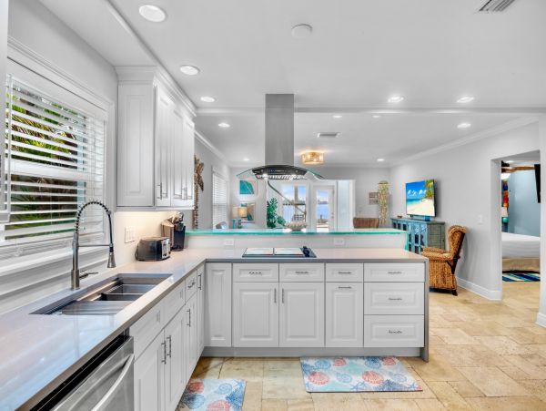 Anna Maria Bayfront Luxury Home Sleeps 15 with Pool & Spa
