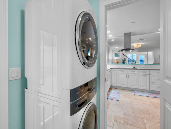Anna Maria Bayfront Luxury Home Sleeps 15 with Pool & Spa