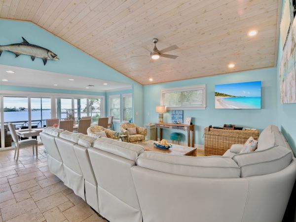 Anna Maria Bayfront Luxury Home Sleeps 15 with Pool & Spa