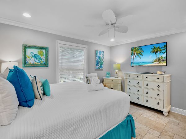 Anna Maria Bayfront Luxury Home Sleeps 15 with Pool & Spa