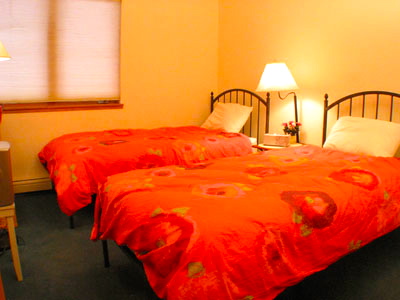 Bedroom 2 with twin beds Bedroom 2 with twin beds