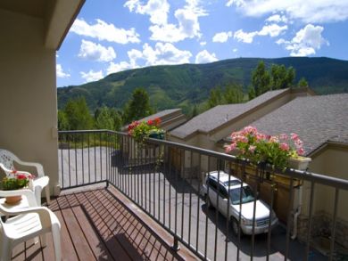 Mountain view townhome for skiing in Vail, Colorado Mountain view townhome for skiing in Vail, Colorado