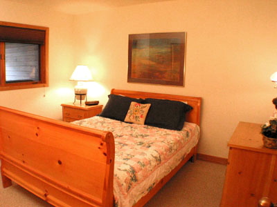 Bedroom 3 with queen bed Bedroom 3 with queen bed