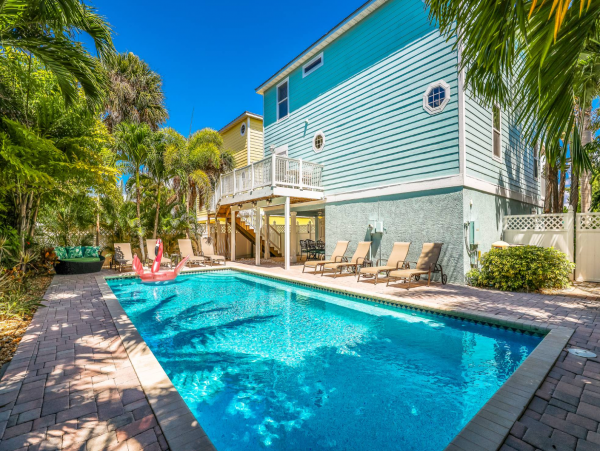 Holmes Beach 4 Bedroom Vacation Rental Pool