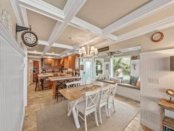 Luxury Three Bed Accommodation Bay Beachfront