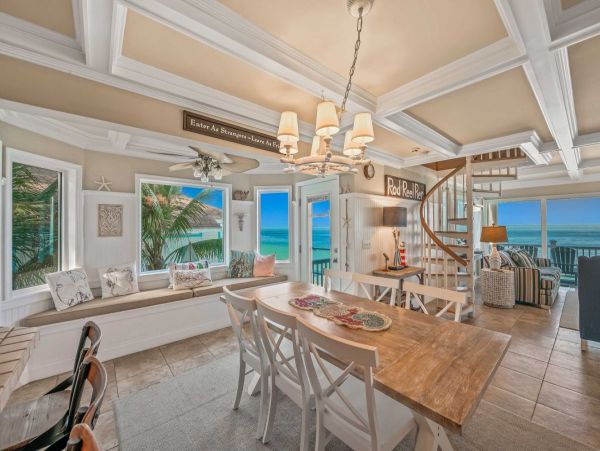 Luxury Three Bed Accommodation Bay Beachfront