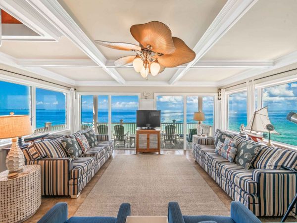 Luxury Three Bed Accommodation Bay Beachfront
