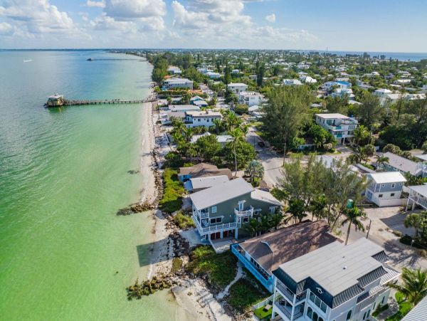 Luxury Three Bed Accommodation Bay Beachfront