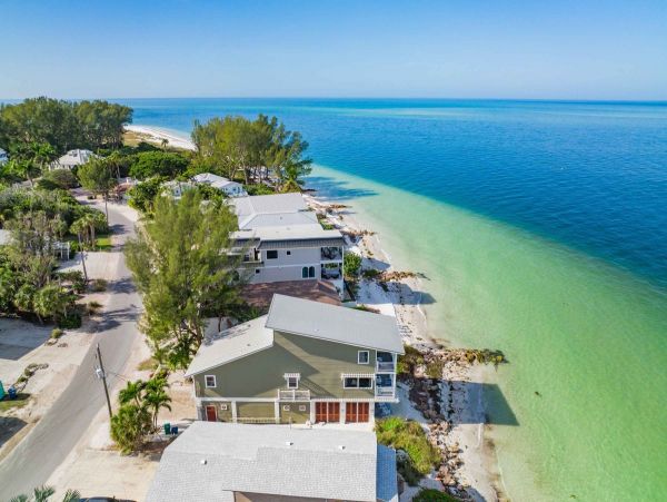 Luxury Three Bed Accommodation Bay Beachfront