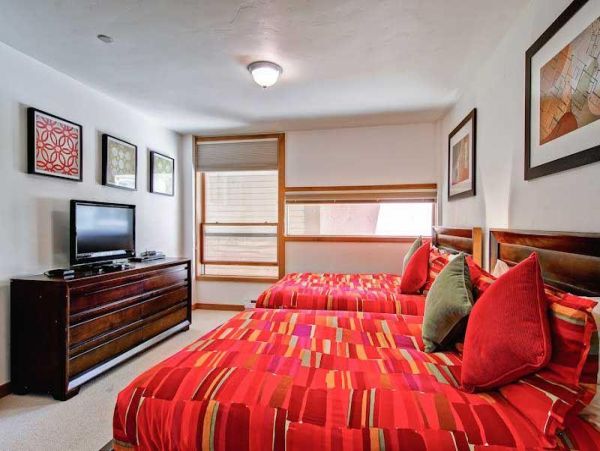 3 Bedroom Ski Accommodation in Lionshead.