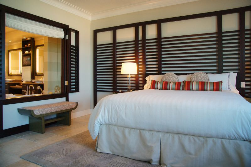 2 Bedroom Premier Luxury Condo Plus a Den on the Beach