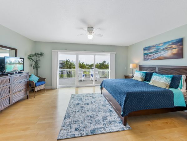 Anna Maria Spacious Vacation Pool Home with Four bedrooms