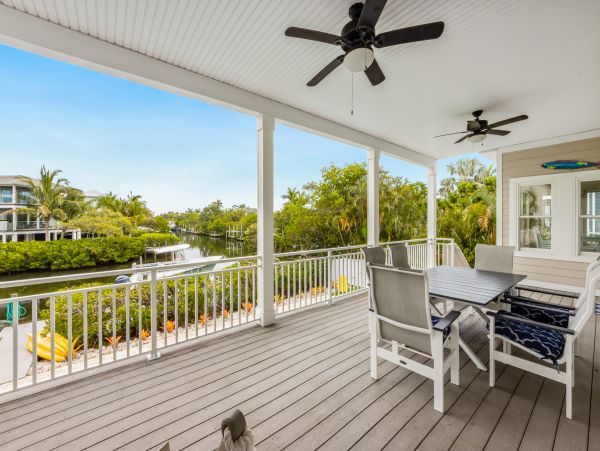 Anna Maria Spacious Vacation Pool Home with Four bedrooms