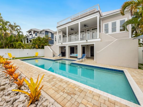 Anna Maria Spacious Vacation Pool Home with Four bedrooms