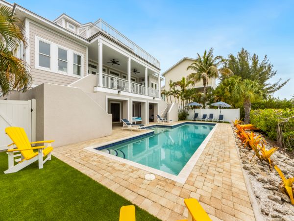 Anna Maria Spacious Vacation Pool Home with Four bedrooms