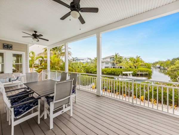 Anna Maria Spacious Vacation Pool Home with Four bedrooms