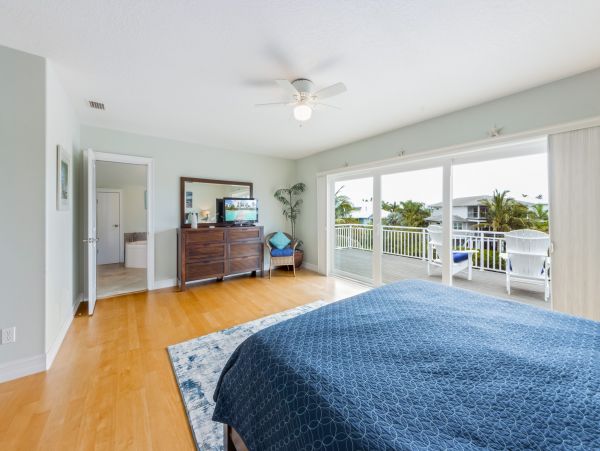 Anna Maria Spacious Vacation Pool Home with Four bedrooms