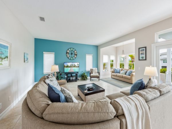 Anna Maria Spacious Vacation Pool Home with Four bedrooms