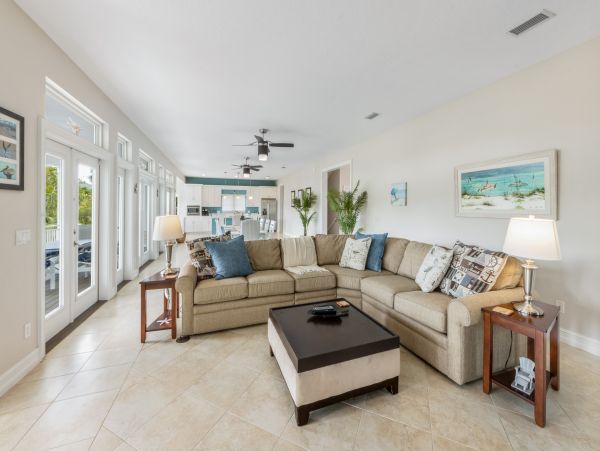 Anna Maria Spacious Vacation Pool Home with Four bedrooms