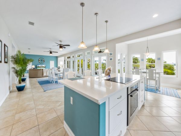 Anna Maria Spacious Vacation Pool Home with Four bedrooms
