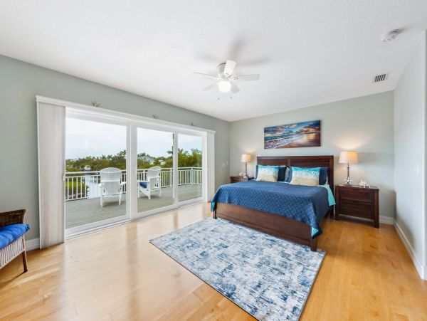 Anna Maria Spacious Vacation Pool Home with Four bedrooms