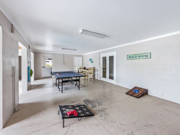 Anna Maria Spacious Vacation Pool Home with Four bedrooms