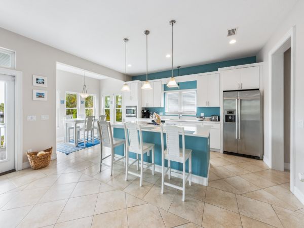 Anna Maria Spacious Vacation Pool Home with Four bedrooms