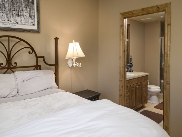 Beaver Creek Vacation Rental: Ski Access & Poolside Comfort