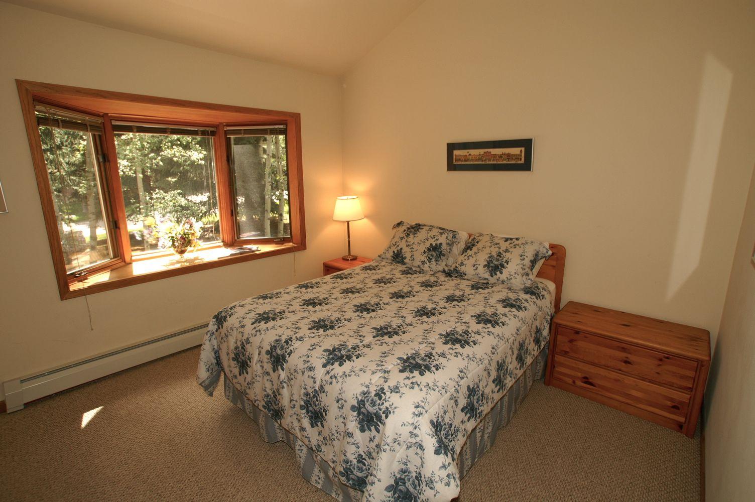 Bedroom 3 with queen bed
