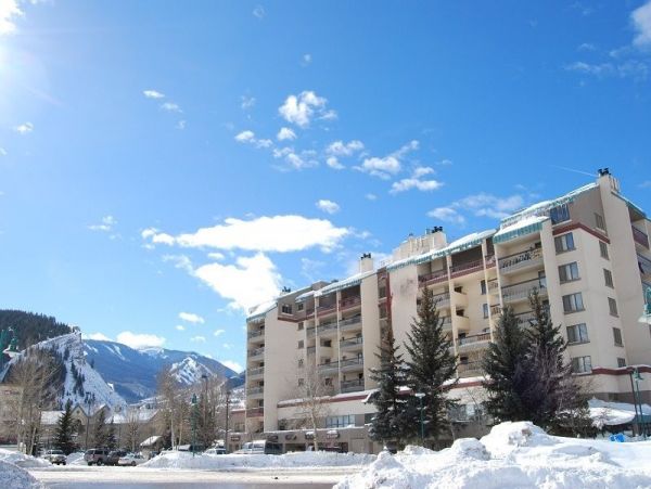 Avon Vacation Rental Condo 4 Bedrooms Sleeps 12 Walk to Lift