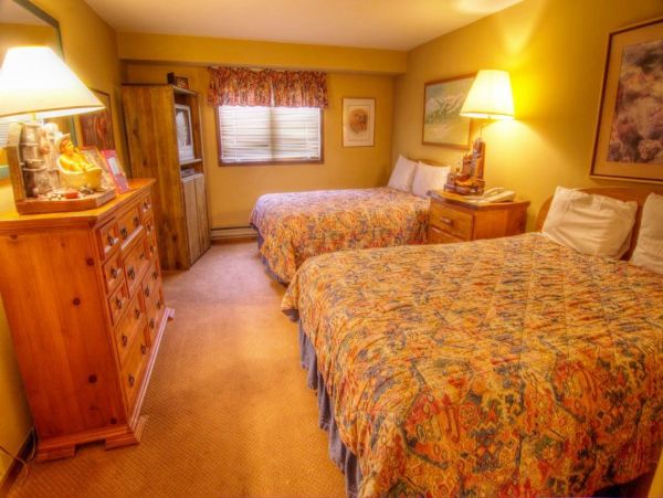 Avon Vacation Rental Condo 4 Bedrooms Sleeps 12 Walk to Lift